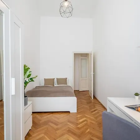 Apartment Cityscape Budget Revay *